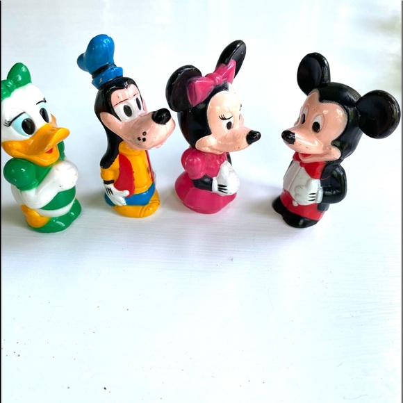 Seven vintage Disney figurines. Minnie Mickey daisy and Goofy - Picture 9 of 11